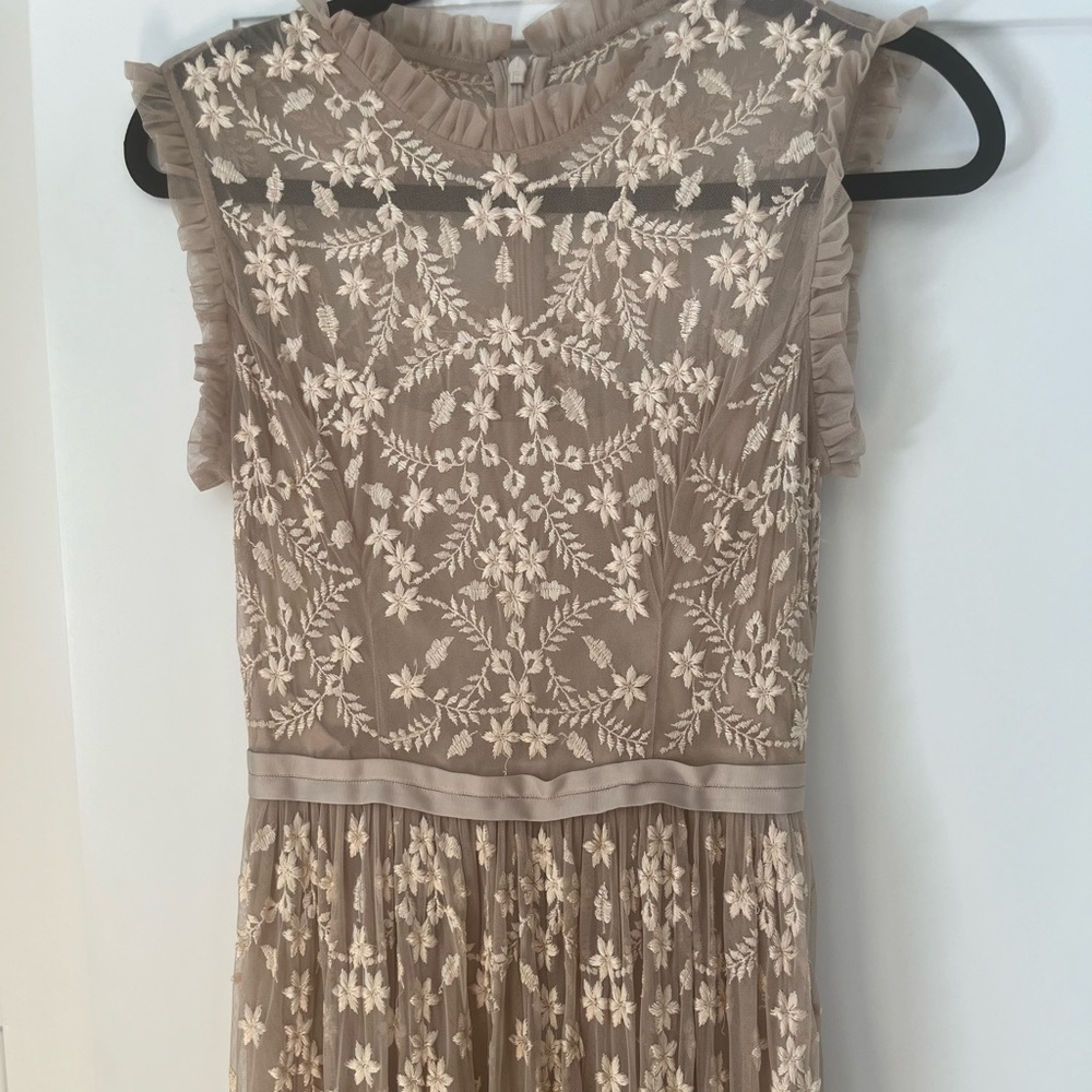 Embroidered Sleeveless Floral Midi Dress in Taupe